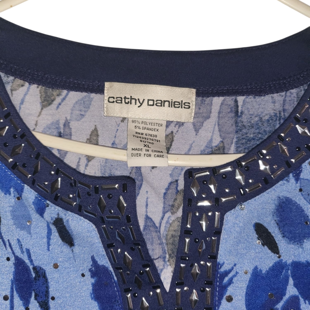 Cathy Daniels Blue and White Graphic 3/4 Sleeve Blouse - Picture 2 of 3